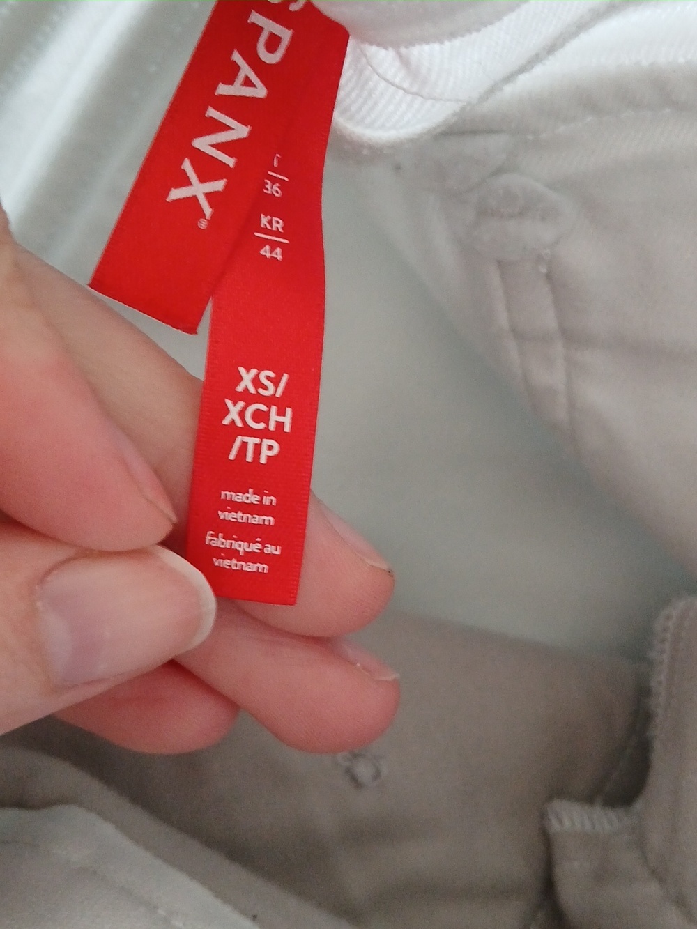 SPANX White Pants with Red Branding Tag - Picture 4 of 4